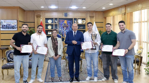 رئيس جامعة المنصورة يكرم فريق Enactus بعد تصدره الجامعات المصرية وتأهله لمسابقة عالمية