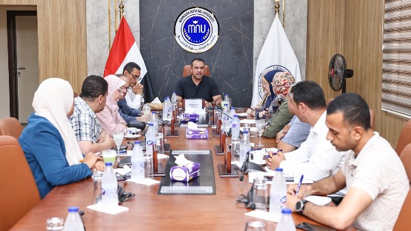 رئيس جامعة المنصورة الأهلية يعقد اجتماعًا مع عمداء الكليات لمتابعة استعدادات استقبال الطلاب الجدد
