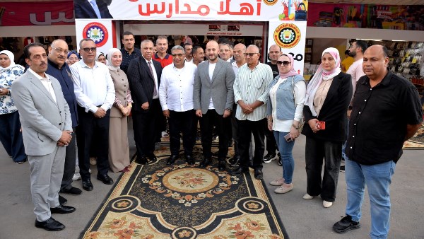 محافظ الدقهلية يفتتح معرض «أهلاً مدارس» بشارع قناة السويس