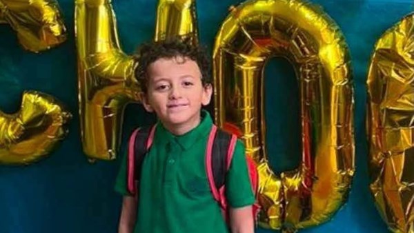الحزن يملأ الوجوه.. تشييع جثمان طفل أنهت والدته حياته بمقص في الدقهلية