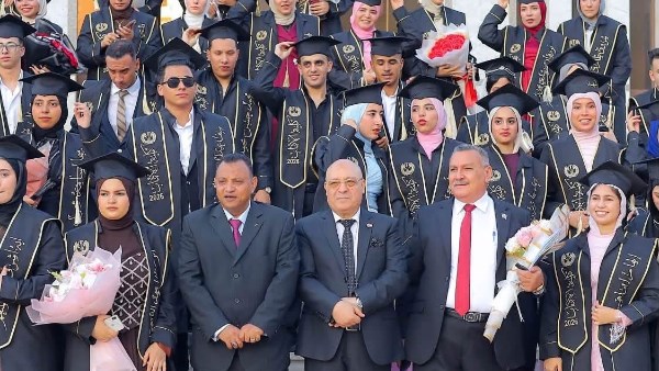 آداب المنصورة تحتفل بتخرج الدفعة الـ44 بمشاركة 3 آلاف من الخريجين وذويهم