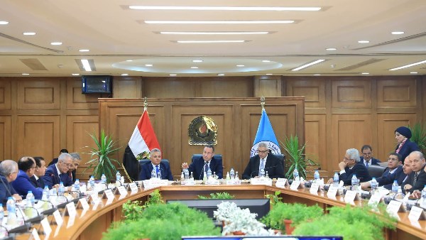 رئيس جامعة المنصورة يشارك باجتماع الأعلى للجامعات.. توجيهات بالتوسع في التحول الرقمي والانتهاء مبكرًا من الاستعدادات اللازمة لاستقبال الطلاب