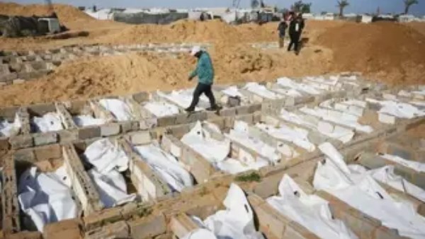 المركز الفلسطيني للمفقودين: الاحتلال يساوم بجثامين فلسيطيني غزة