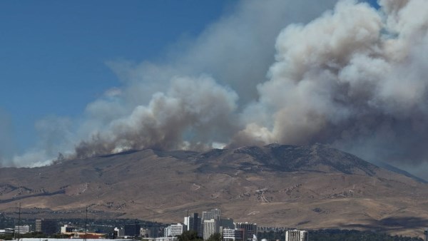 حريق غابات ضخم يجتاح غرب الولايات المتحدة