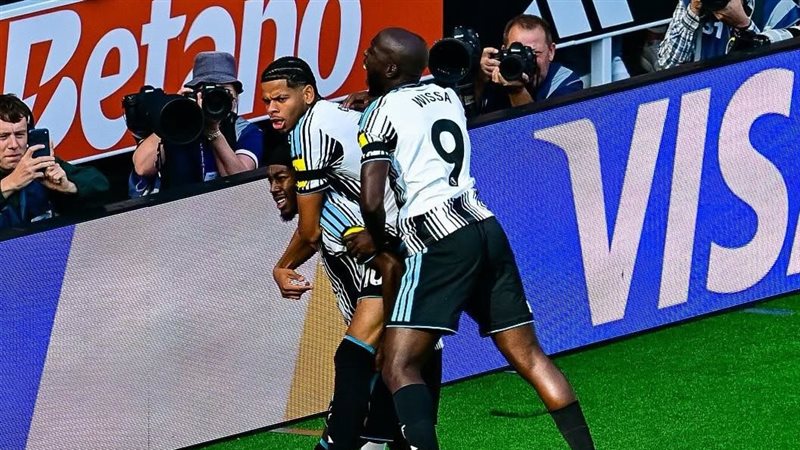 الدوري الإنجليزي، نيوكاسل يتقدم على ليفربول 1-0 في الشوط الأول