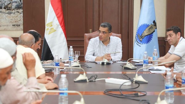محافظ البحر الأحمر يوضح آليات ضم الصيادين لمنظومة العمالة غير المنتظمة