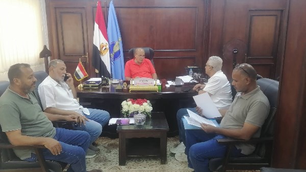 رئيس مدينة مرسى علم يلتقي المواطنين ويوجه بسرعة حل الشكاوى والاستجابة لمطالبهم