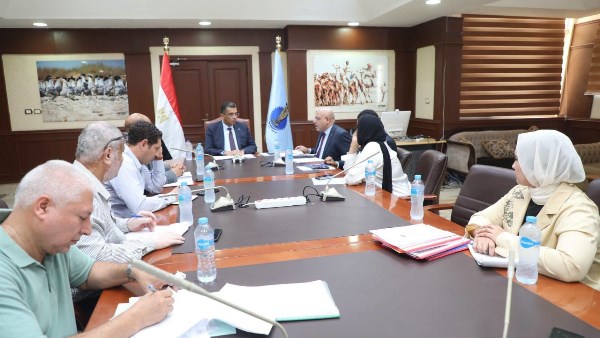 بعد توقف عامين.. محافظ البحر الأحمر يفتح ملفات الاستثمار ويعيد الحياة للمشروعات المعطلة