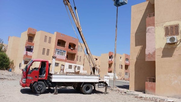 تغيير الكشافات وصيانة الكابلات .. مرسى علم ترفع كفاءة منظومة الإنارة
