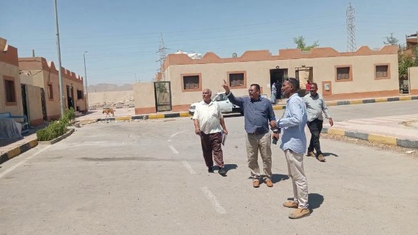 رئيس مدينة سفاجا يتفقد بلوكات حي الروضة بديل العشوائيات بــ«زرزارة» ويشدد على منع مخالفات البناء