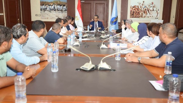 محافظ البحر الأحمر يوجه بسرعة تقنين أراضي الدولة وربطها بالمنصة الإلكترونية