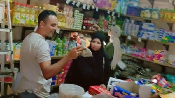 حملات رقابية على أسواق سفاجا.. 12 محضرًا وإيقاف منشأتين وإعدام منتجات منتهية الصلاحية