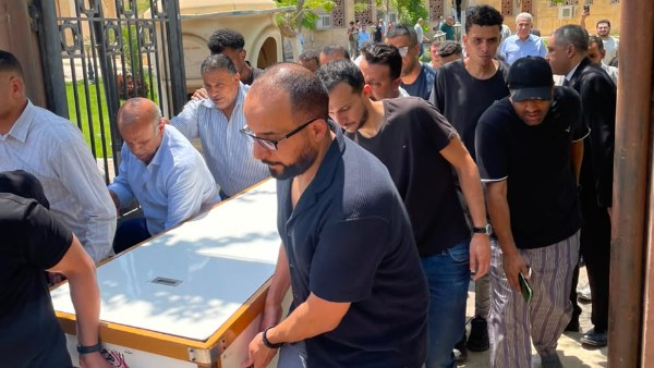 لحظة وصول جثمان والدة الإعلامي محمد شبانة إلى المجمع الإسلامي بالشيخ زايد