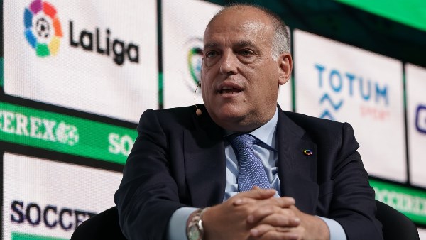 رئيس رابطة الأندية الإسبانية يُهاجم «إنفانتينو» ويطلب طرده من الفيفا