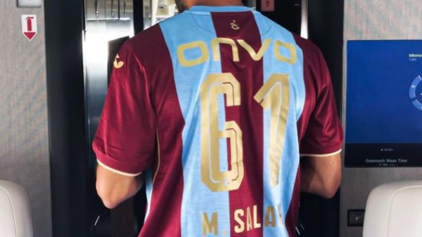 سبب ارتداء محمد صلاح رقم 61 في ظهوره الأول بقميص طرابزون