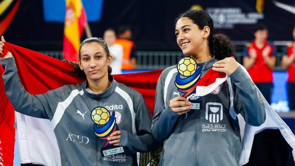 وزير الرياضة يهنئ ملك وزينة بعد اختيارهما ضمن الأفضل في مونديال الناشئات