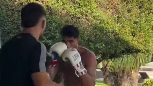 أشرف حكيمي يستعد للسوبر الأوروبي بتدريبات ملاكمة شاقة