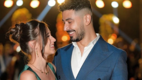 محمد أنور يحتفل بذكرى زواجه برسالة رومانسية