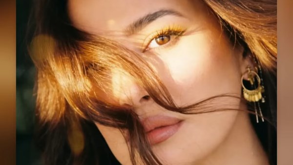 شاهد هند صبري تخطف الأنظار بـ جمال شرقي مبهر
