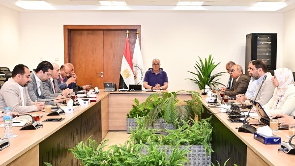 وزير الري يبحث الإعداد لإطلاق المرحلة الثانية من “برنامج البحوث التطبيقية بين مصر وهولندا”