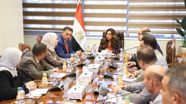 منال عوض تبحث تطوير منظومة المخلفات بالقليوبية ورفع كفاءة جمع ونقل القمامة