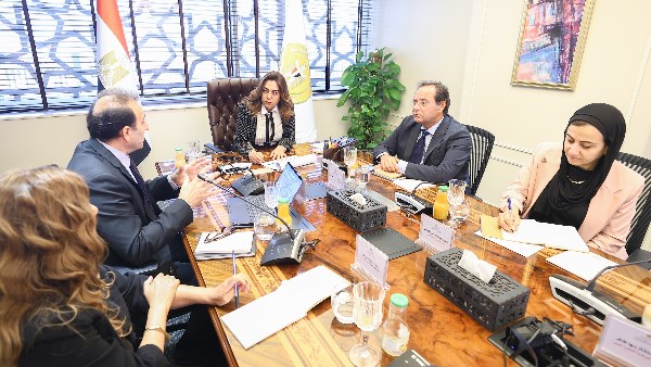 وزيرة التنمية المحلية والبيئة تبحث آليات إنشاء الصندوق المصري لحماية الشعاب المرجانية