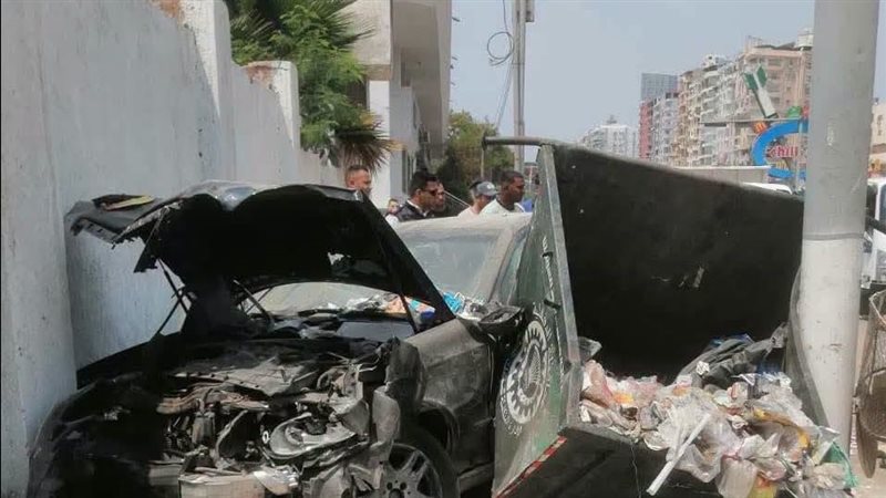 مصرع عامل نظافة صدمته سيارة ملاكي بعد صعودها الرصيف بالمنصورة (صور)