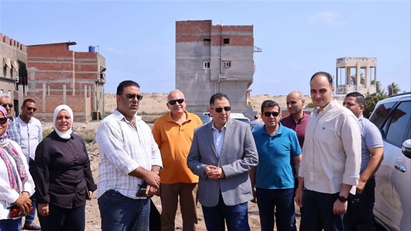 محافظ دمياط يتفقد حملات رفع المخلفات بعزبة البرج وشطا