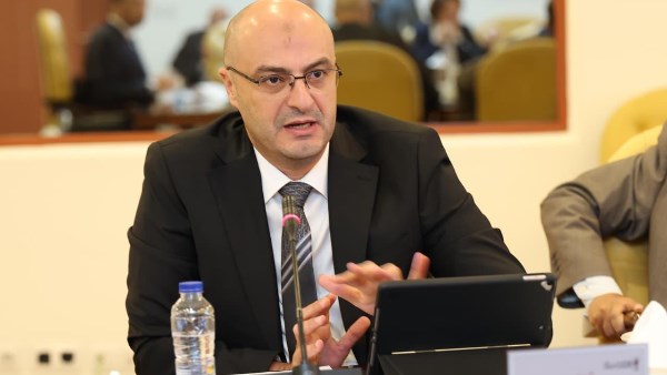 وزير الاتصالات يلتقي أعضاء لجنة النواب لاستعراض الإجراءات التنظيمية بشأن خطوط المحمول