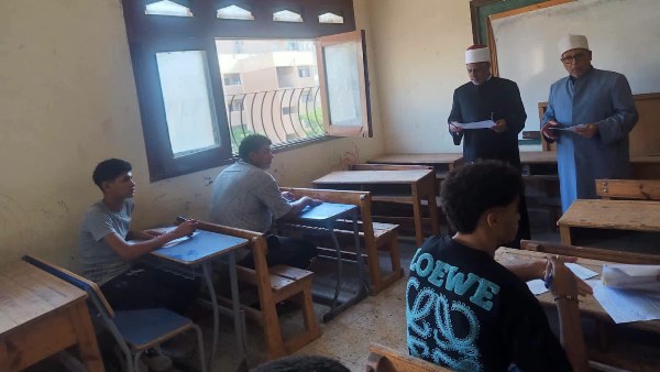 رئيس المعاهد الأزهرية يتابع امتحانات الدور الثاني للشهادة الإعدادية