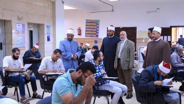 أمين البحوث الإسلاميَّة يتفقَّد أعمال الامتحان التحريري لمسابقة ابتعاث رمضان 1448هـ