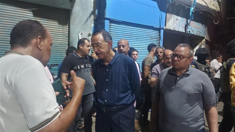 محافظ سوهاج يتفقد موقع انهيار جزئي لمنزل ومصرع طفل أسفل الأنقاض