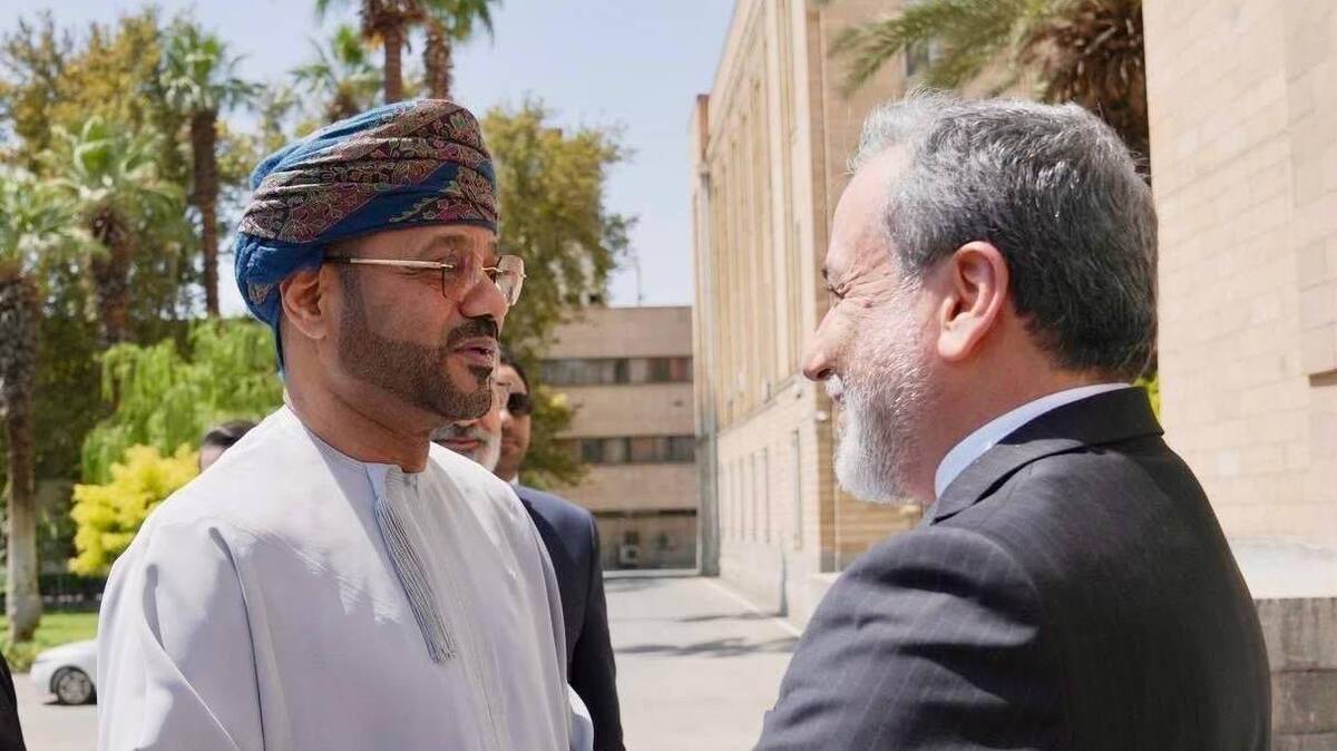 عُمان وإيران ناقشتا “إنشاء ممر ملاحي مؤقت مشترك” في مضيق هرمز
