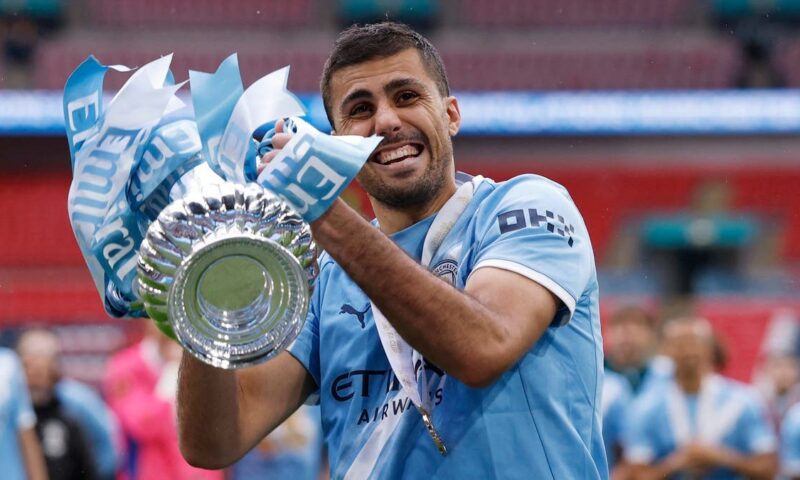 “ذي أثليتك”: برشلونة يجري محادثات للتعاقد مع رودري