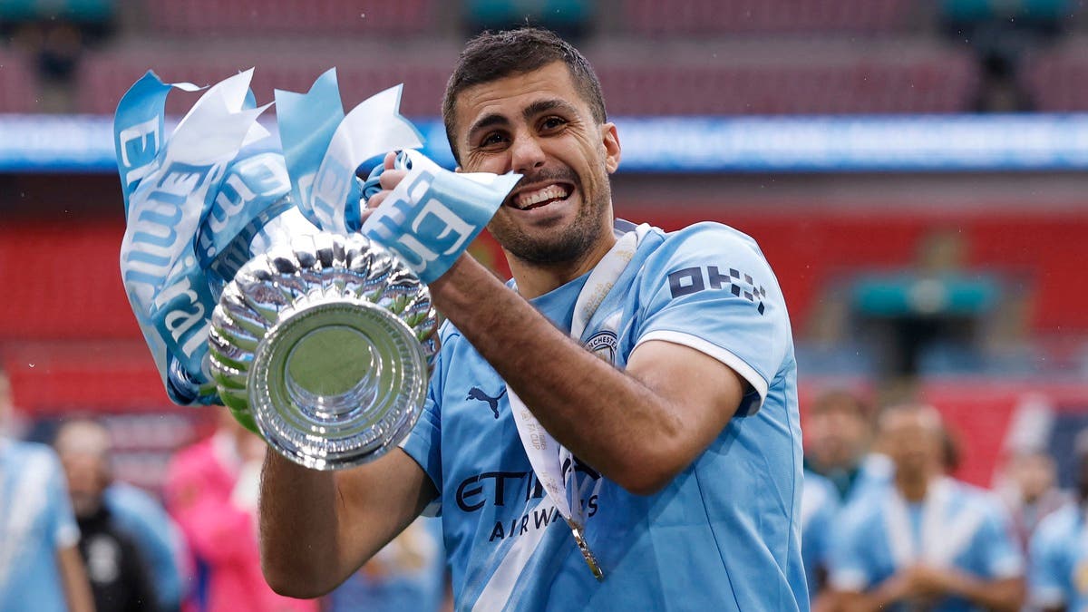 “ذي أثليتك”: برشلونة يجري محادثات للتعاقد مع رودري