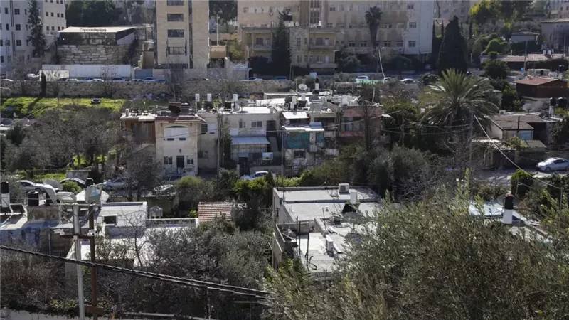 هيئة البث الإسرائيلية: إلغاء قرار بالإجلاء القسري لعائلات فلسطينية من قصرة
