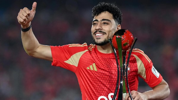 الأهلي يتعاقد مع أكرم توفيق «3 مواسم»