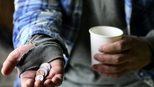 حبس 8 أشخاص وسيدتين في استغلال الأطفال الأحداث بالتسول
