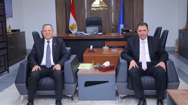 محافظ دمياط يبحث استعدادات استقبال شعلة أسبوع شباب الجامعات