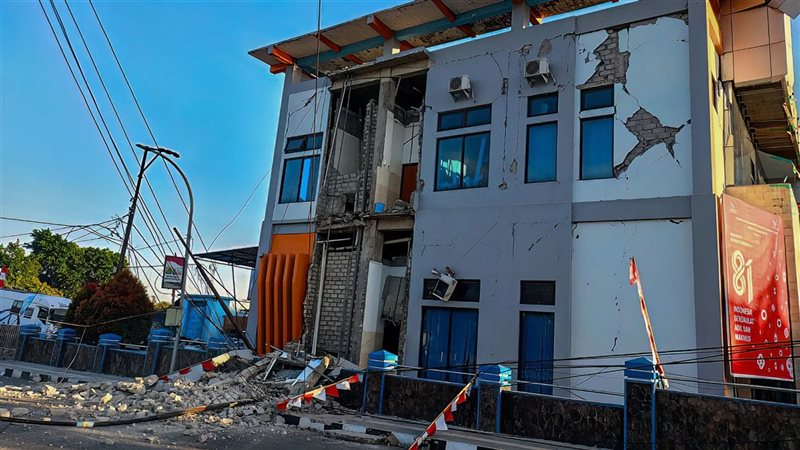 بقوة 5.9 درجات، زلزال جديد يهز منطقة فلوريس في إندونيسيا