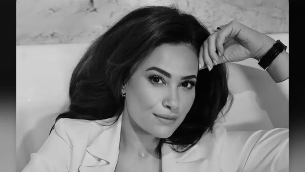 غير تقليدية.. هند صبري تثير الجدل بإطلالتها