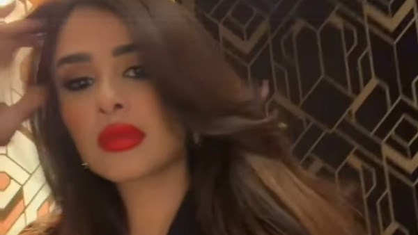 بالحجاب.. ياسمين عبدالعزيز تثير الجدل في أحدث ظهور لها