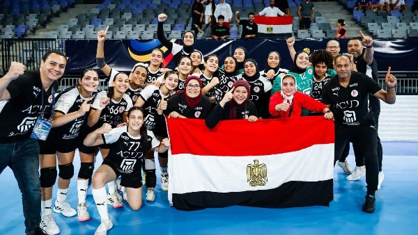 منتخب ناشئات اليد يواصل كتابة التاريخ .. إشادة واسعة بعد 5 انتصارات متتالية في مونديال رومانيا
