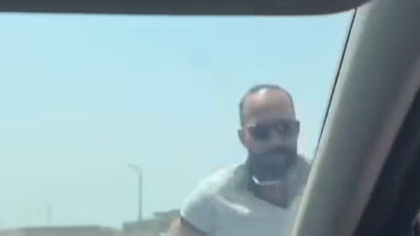 صرخاتها لم تتوقف..  فتاة  تستغيث من شاب في فيديو صادم يشعل السوشيال ميديا