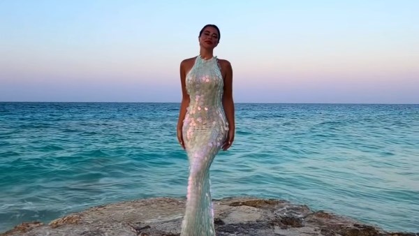 يارا السكري تخطف الأنظار بإطلالة ساحرة على البحر