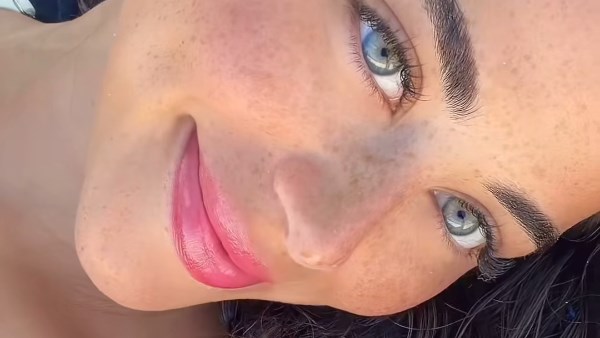 أفضل أيامي ..يارا السكري تخطف الأنظار علي البحر