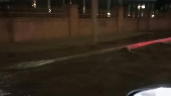 المياه تحاصر معبد الأقصر.. صور متداولة تثير القلق بشأن أحد أبرز المعالم الأثرية