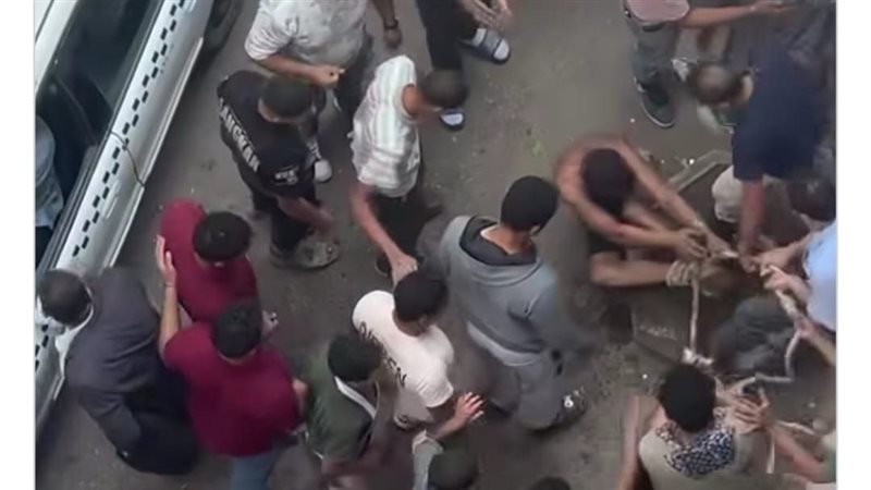 مسكوا الحرامي قيدوه وضربوه، وقانوني يحذر الأهالي: امسكه آه.. اضربه واسحله لا (صور)