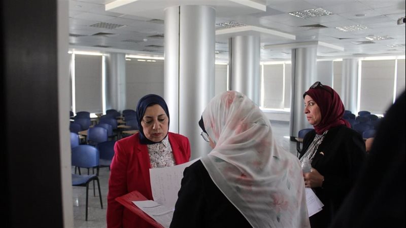 لجنة قطاع الدراسات الصيدلية تتفقد الإمكانات والتجهيزات لكلية الصيدلة بجامعة بنها بالعبور