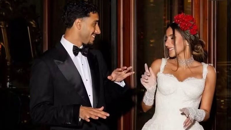 مرموش ينشر صورا جديدة من حفل زفافه قبل نهائي كأس الدرع الخيرية